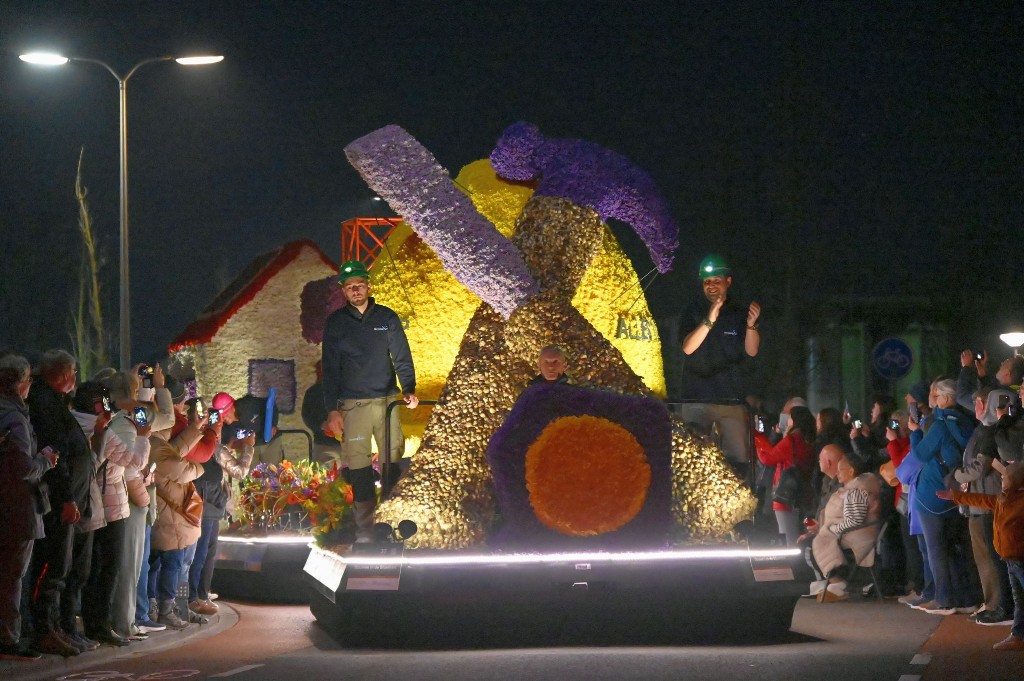 ../Images/Verlicht bloemencorso 2025 104.jpg